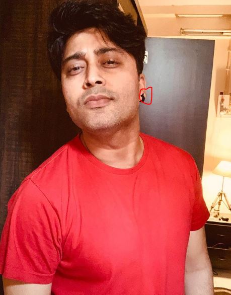 Rahul Vohra wore earrings