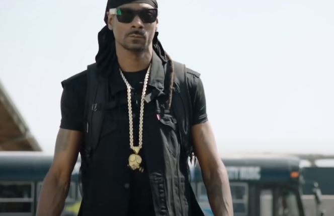 Rapper Snoop Dogg in The House Next Door Meet The Blacks 2