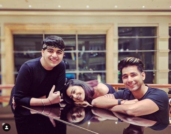 Rishi Dev with his siblings Diksha and Sanjay