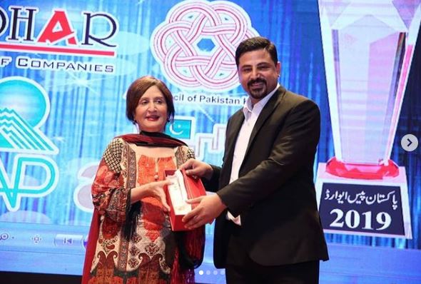 Sumbul Ansari receiving award in 2019