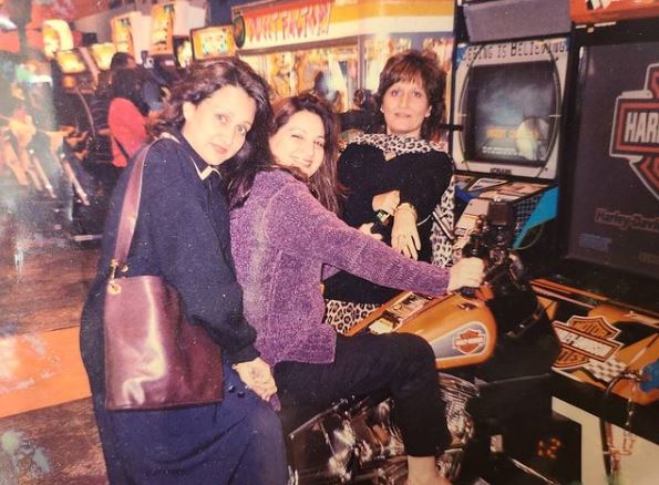 Sumbul Ansari with her sisters Bushra Ansari and Asma Abbas Ansari