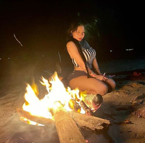 Toni Fowler likes bonfire