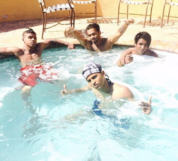 Tushar Shetty is having fun with his friends