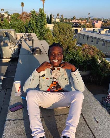 2KBABY wears H pendant