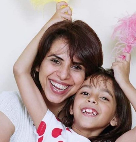 Aaliyah Kashyap childhood picture with mom Aarti Bajaj