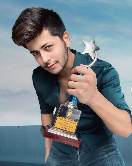 Abhishek Nigam won Bolly Buzzer award