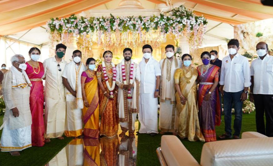 Aishwarya Shankar with her husband at the time of wedding