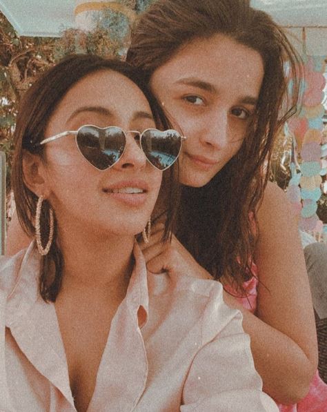 Akansha Ranjan Kapoor with her best friend Alia Bhatt