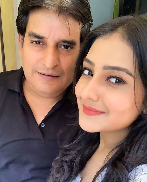 Akshita Mudgal with her father