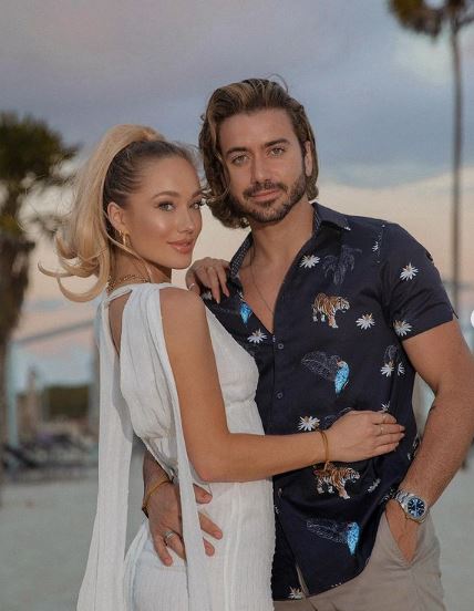 Alex Costa is dating Robbi Jan