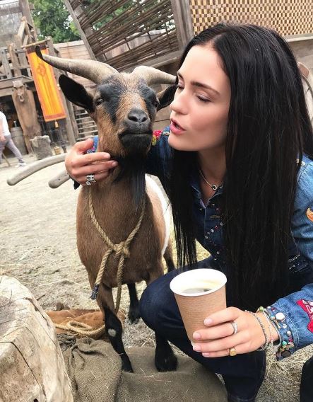 Alicia Agneson is a animal lover