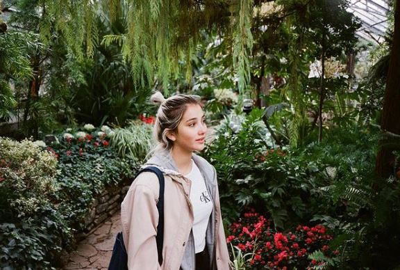 Amanda Arcuri loves nature