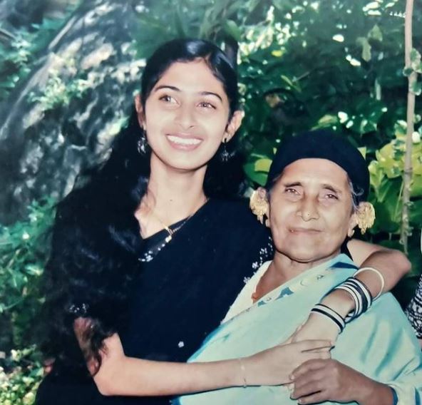 An old photo of Aisha Sultana with her grandmother
