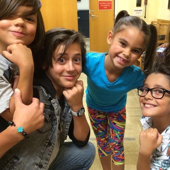 An old photo of Ariana Greenblatt with her friends
