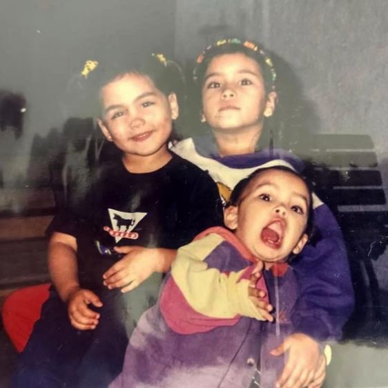 An old picture of Giovana Cordeiro with her siblings