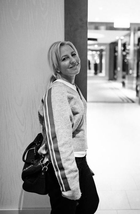 Angela Cullen supports Lewis Hamilton (famous British formula one driver)