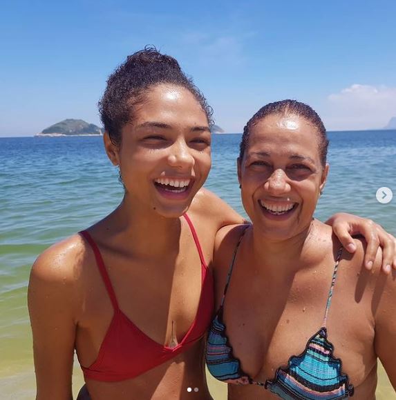 Bruna Inocencio with her mother
