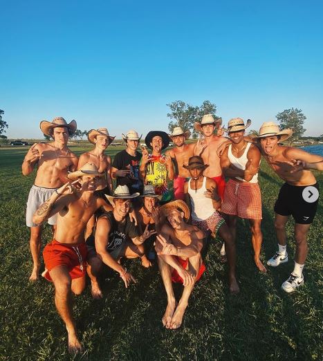 Cale Saurage with his fellow TikTokers