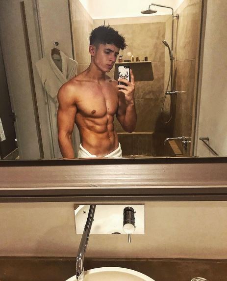 Cam Holmes bio