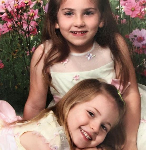 Childhood photo of Emmy DeOliveira with her sister Lili DeOliveira