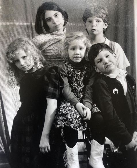 Childhood photo of Hope Lauren with her siblings