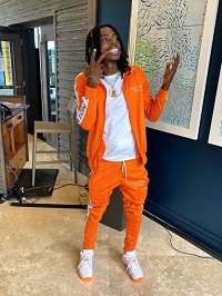 Dee Watkins height is 5 feet 5 inches