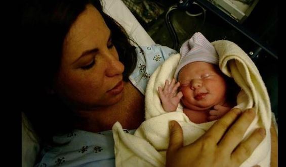 Emmy DeOliveira' childhood photo with her mom