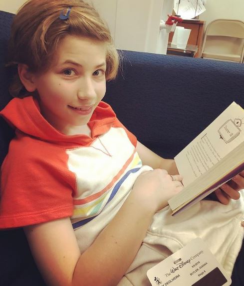 Emmy DeOliveira loves reading