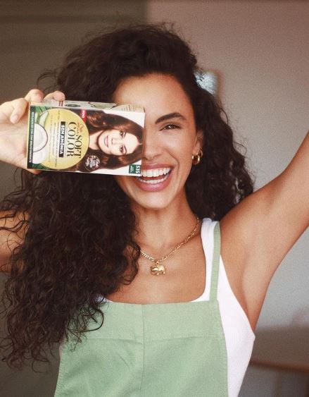 Giovana Cordeiro endorsed various beauty brands