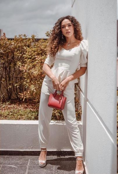 Giovana Cordeiro height