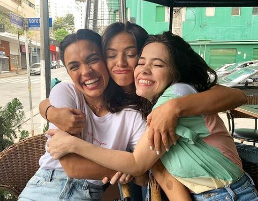 Giovana Cordeiro with her besties