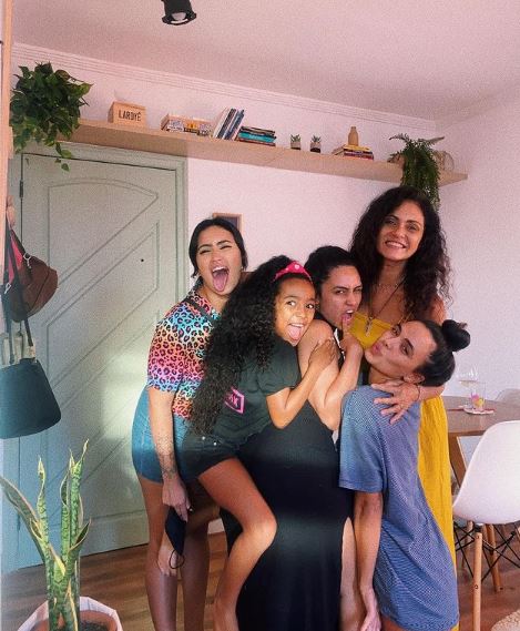 Giovana Cordeiro with her family