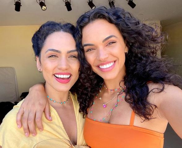 Giovana Cordeiro with her sister Dani Cordeiro
