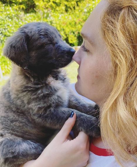 Hope Lauren is a dog lover