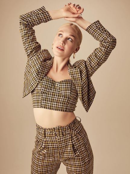 Hope Lauren is also a model