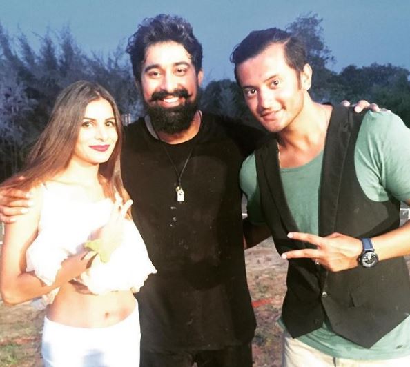 Isha Anand Sharma with Rannvijay and Abhishekh