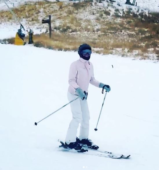 Jasmine Davis loves Skiing