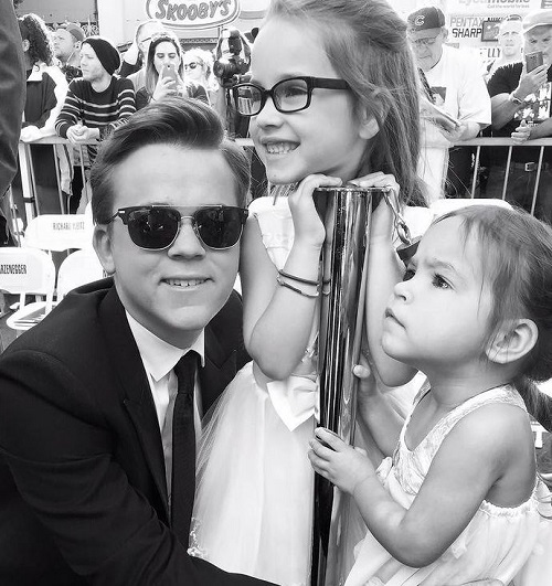 John Owen Lowe got clicked with baby cousins