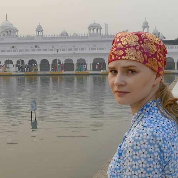 Karolina Goswami visit Gurudwara at Punjab