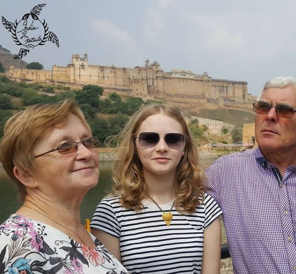 Karolina Goswami with her parents