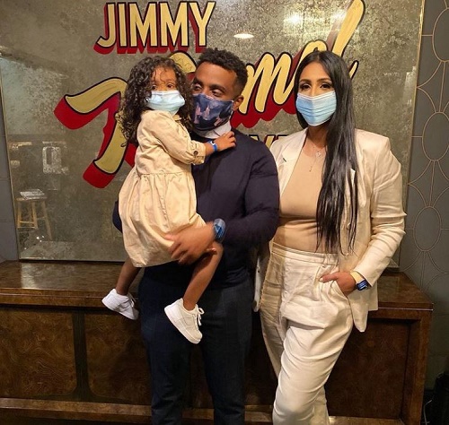 Kashe Quest with her parents Sukhjit Athwal and Devon Quest
