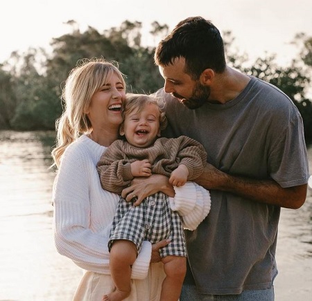 Lauren Bullen's twin sister Ellie is married to a photographer name Laila Joy and also has one baby boy of 10 months
