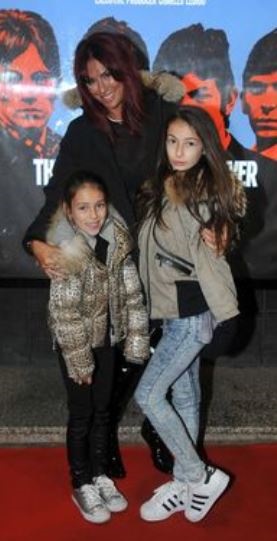 Lauren Simon with her daughters Gigi Simon and Kika Simon