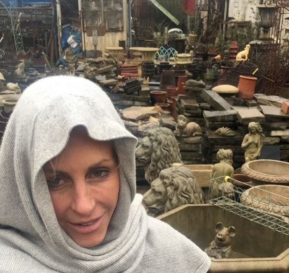 Lisa Hogan is a Sculpturist