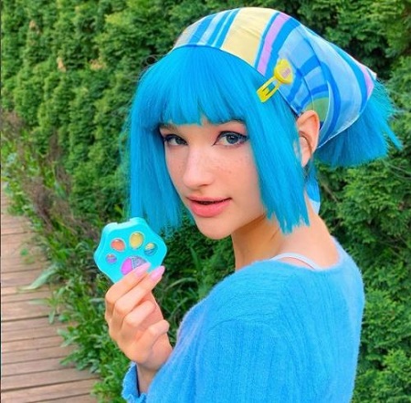 Liza Anokhina is a Russican Digital Content Creator from Moscow