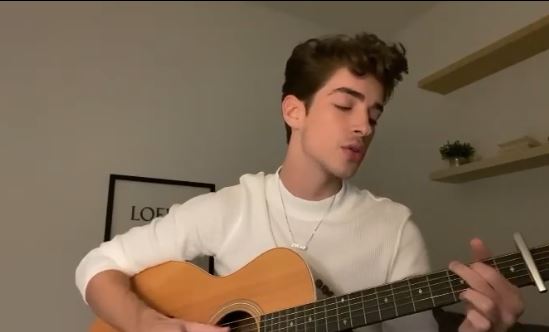 Manu Rios plays Guitar