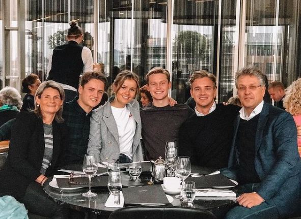 Mikky Kiemeney with her family