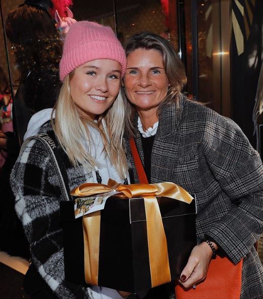 Mikky Kiemeney with her mother Barbara Kiemeney