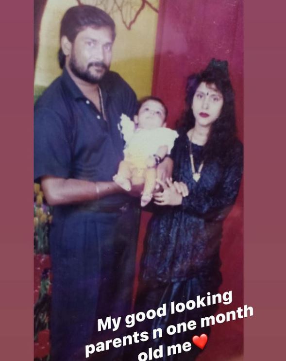 Naira Shah Childhood Photo with her Parents