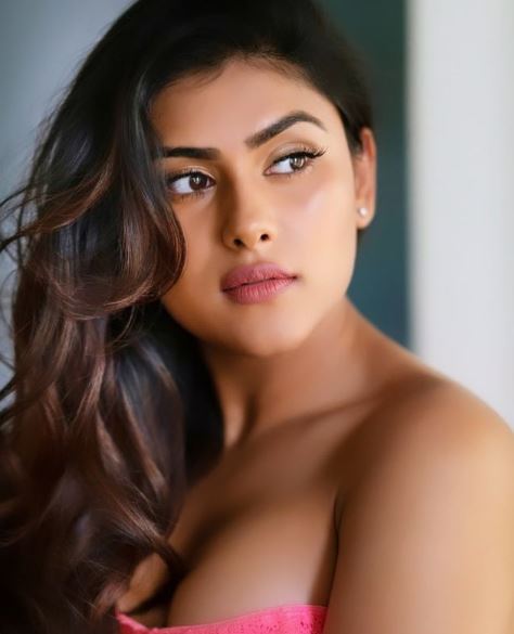 Naira Shah bio
